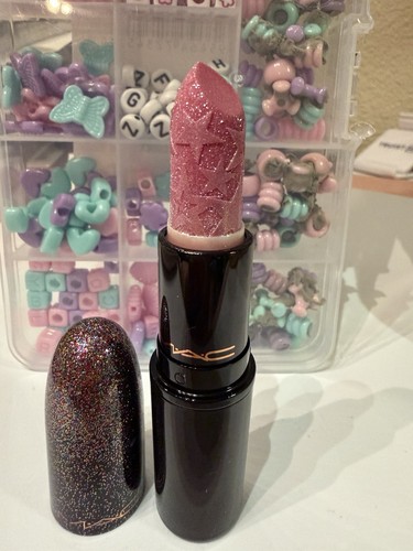 Raro rossetto rosa - raro, kiss